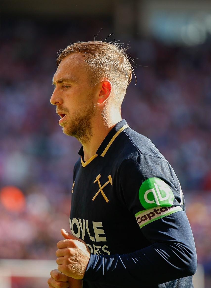 转折点！上海海港防线松动，英超集结日攻防权衡，球迷炸锅，训练强度明显提升的简单介绍-英雄联盟S15赛制