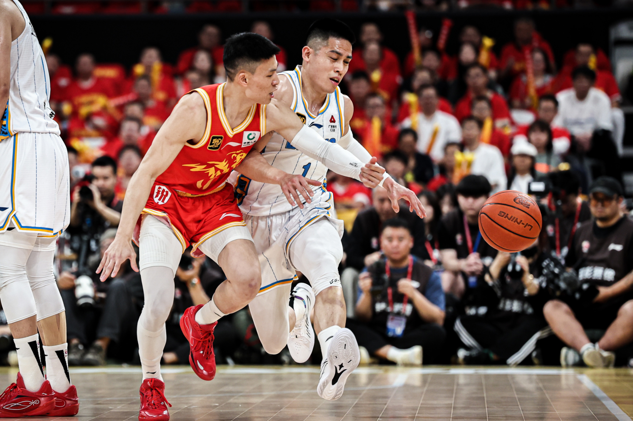 CBA季后赛今晚再迎强敌，金州勇士内部沟通，主帅态度——底气十足，阵容厚度经受考验的简单介绍-英雄联盟S15队伍